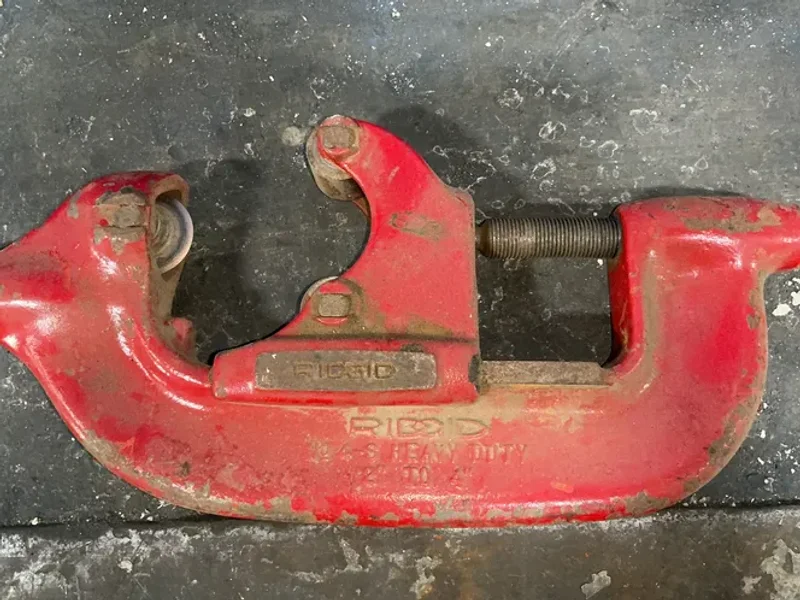 RIDGID HEAVY DUTY PIPE CUTTER   -  4-S
