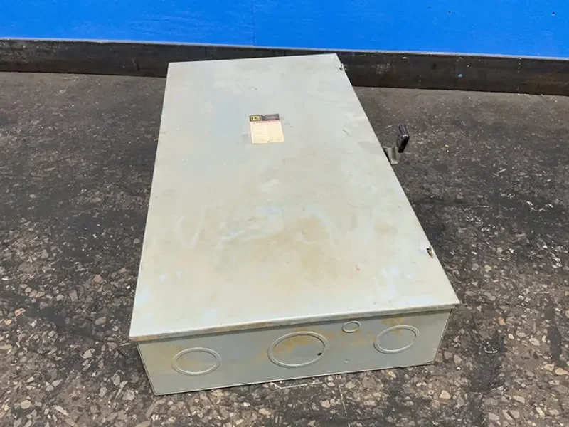 Square D 400 A / 240 V General Duty Fusible Safety Switch - D325n