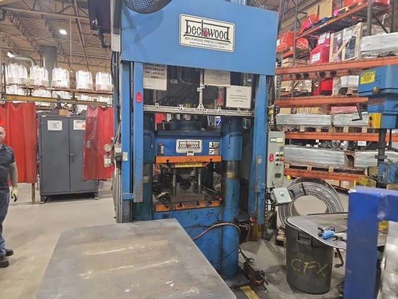 800 TON BECKWOOD MODEL #800-30-38 4 POST HYDRAULILC PRESS 12” STROKE : YOBRO #26049