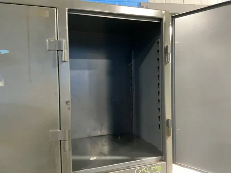 STRONG HOLD 10 DOOR LOCKERS