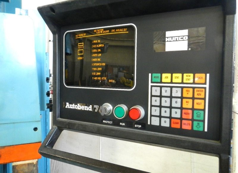 10' X 135 TON NIAGARA HYDRAULIC PRESS BRAKE MODEL HBM-135-8-10