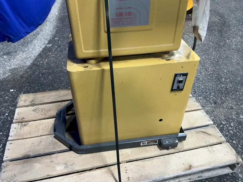 POWERMATIC 14" VERTICAL BAND SAW  -  143