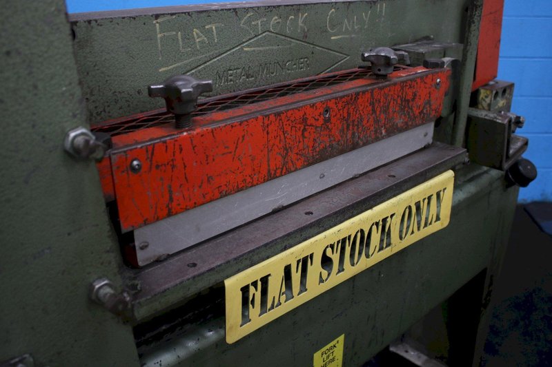 4&quot; X 4&quot; X 3/8&quot; METAL MUNCHER HYDRAULIC IRONWORKER:  STOCK #75682