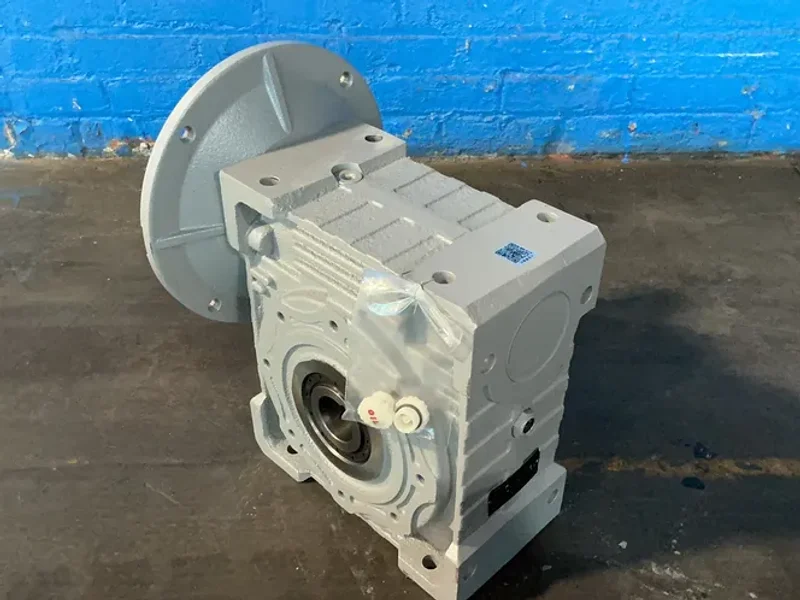 NARA SAMYANG GEAR RATIO: 30:1 MIGHTY WORM GEAR REDUCER  -  135