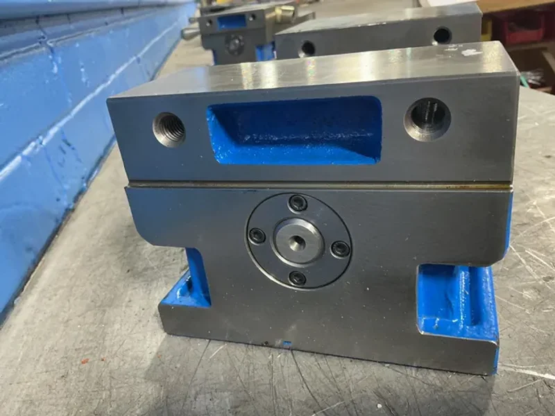 Kurt  6” Vise - 3600v