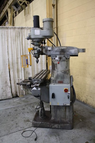 9&#039; X 42&#039; BRIDGEPORT VERTICAL KNEE MILL: STOCK #67297