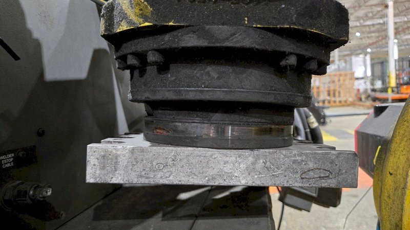 FANUC R-2000IB/210F + R30IB ROBOT ARM AND CONTROL CABINET USED