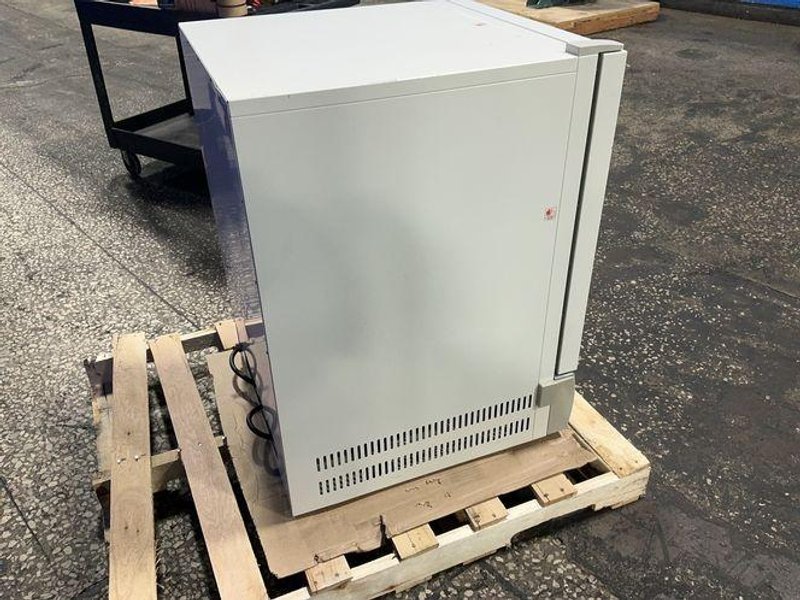 YAMATO SCIENTIFIC CO., LTD. INERT OVEN  -  DN-410I