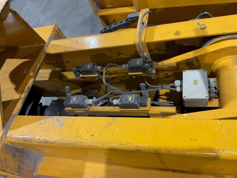 (8) 20 TON NEUERO GEDI 3277 MOBILE VEHICLE LIFTS: YOBRO #23870