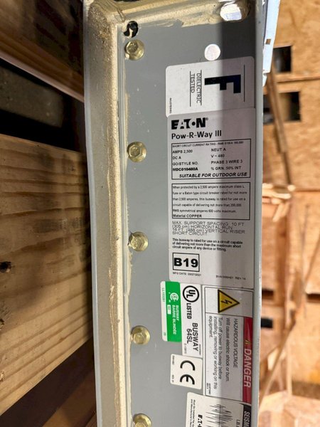 EATON 2500A POW-R-WAY III 10′ Copper Straight Length Busway 480V, 3PH, 3G NEW