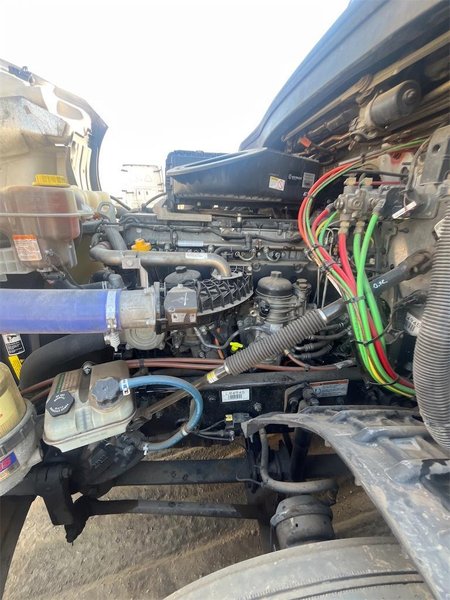 2020 Freightliner CA126SLP - Cascadia  3AKJHHDR2LSLR4945