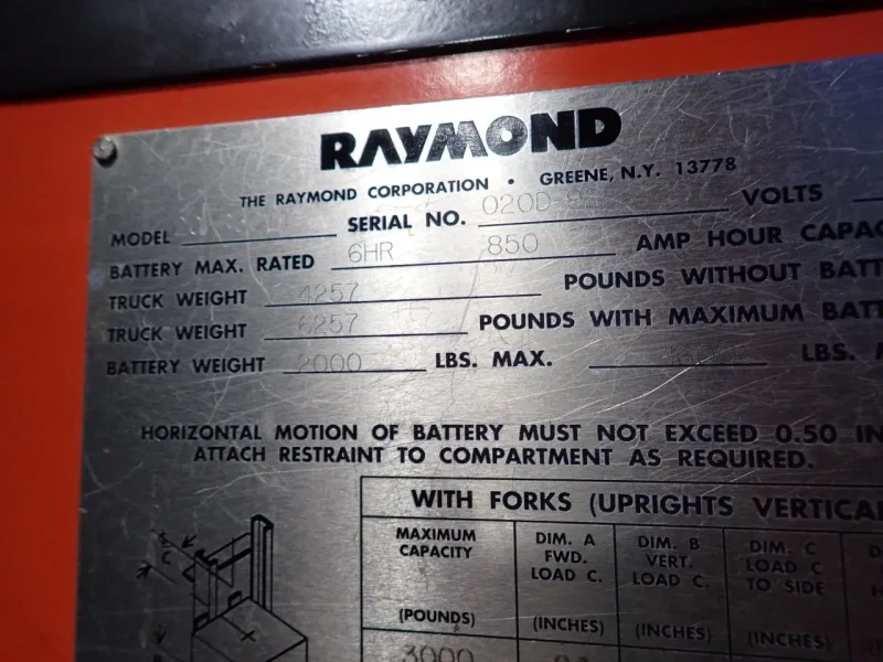 RAYMOND 3000 LBS ELECTRIC ORDER PICKER   -  20I-R30TT