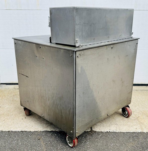 Urschel Laboratories Inc.  |  10 Station Semi-Automatic Rotating Onion Slicer