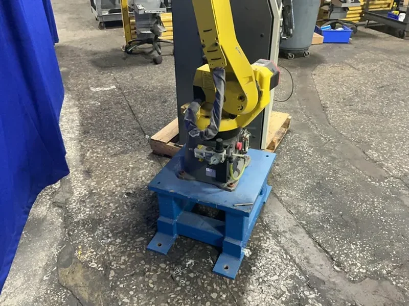 Fanuc  Robot  - M-10ia