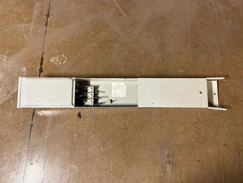 Midwest Electric 100A MNP700244 Pedestal Service Entrance 120/240V, 1PH USED