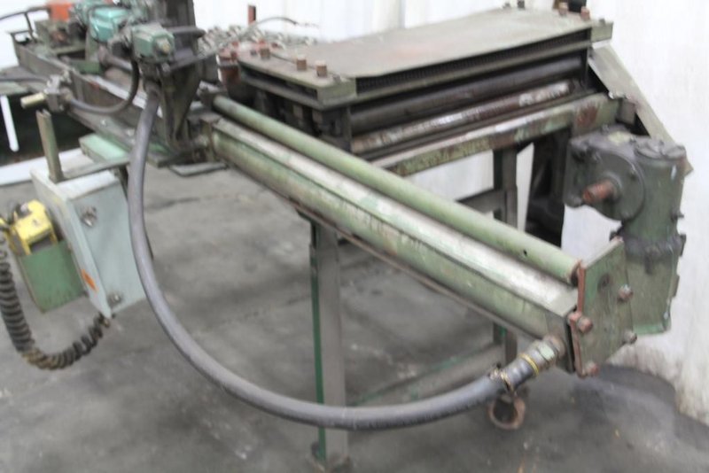 24' X 36'  FEED LEASE STOCK FEEDER AND STRAIGHTENER: STOCK #61069