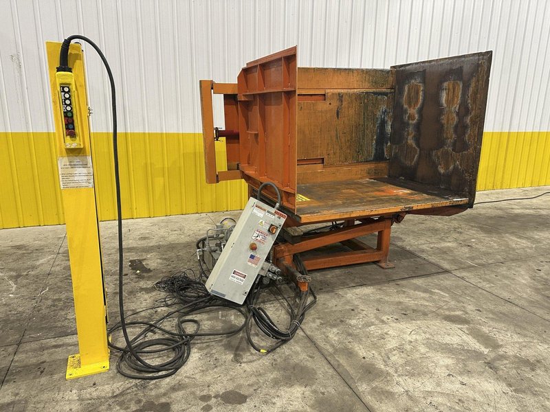 4,400 LBS CHERRY HYDRAULIC CLAMP &amp; FLIP PALLET INVERTER / TURNOVER MACHINE: STOCK #22320