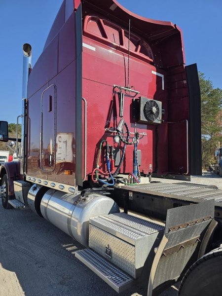 PETERBILT 567 - Trucks