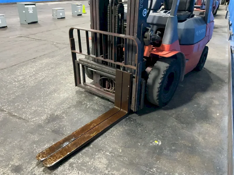 TOYOTA 4950 LBS PROPANE FORKLIFT  -  7FGCU25