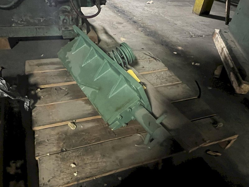 MEECO STRAIGHTENER BOTTOM GUIDE HOLDER: STOCK #18423