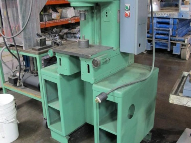 Denision Hydroilic 4-Ton Multipress with Stand- Auction Item