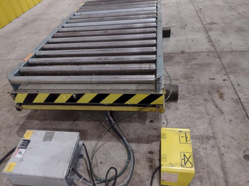 3500 LB X 60" X 36" SOUTHWORTH HYDRAULIC SCISSOR LIFT TABLE WITH ROLLER TOP: STOCK #20932