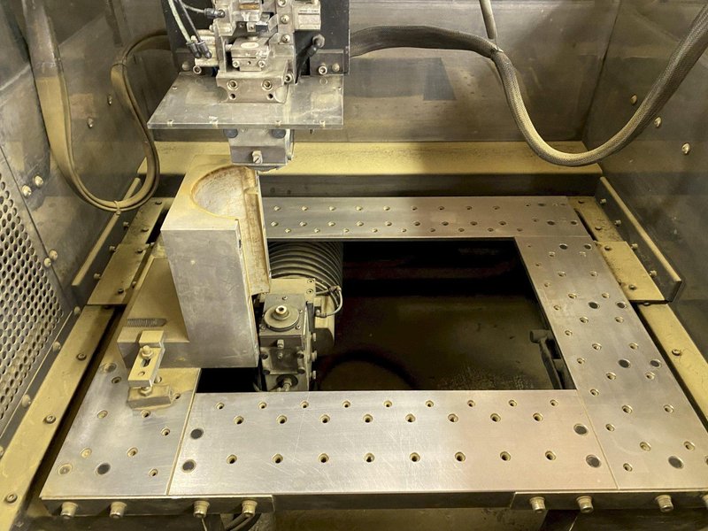 MAKINO SP-43 WIRE EDM MACHINE. STOCK # 0236625