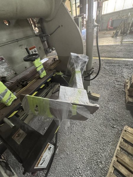 100 Ton x  8′ Accurpress 71008 Press Brake, 2003
