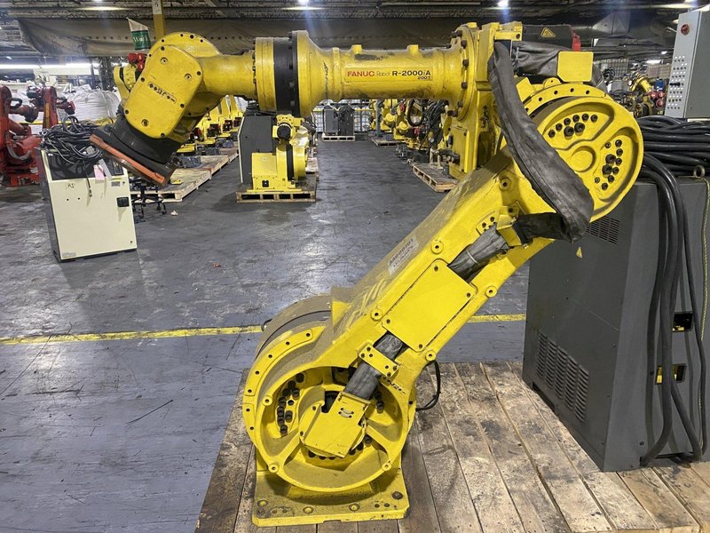 FANUC – R-2000iA/200T w/ R-J3iB Controls PARTS ONLY