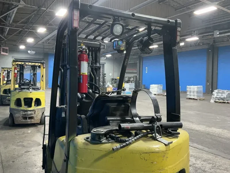 YALE 4550 LBS PROPANE FORKLIFT  -  GLC050VXNVSE085