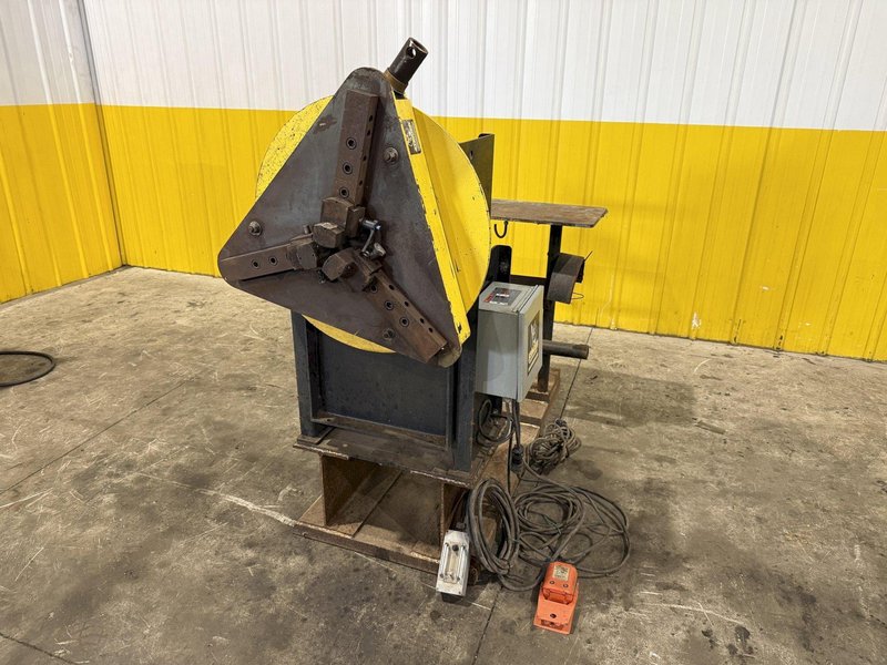 1,250 LB STINGER MODEL #P-1250 PIPE WELDING POSITIONER WITH 30" GRIPPER CHUCK: YOBRO #25216