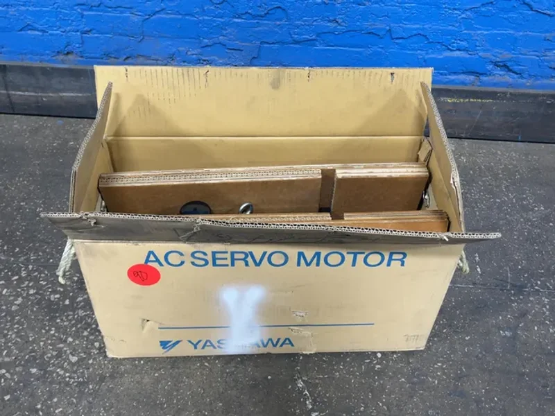 Yaskawa Electric 7500 W Ac Servo Motor  - Sgmg-75a2ab