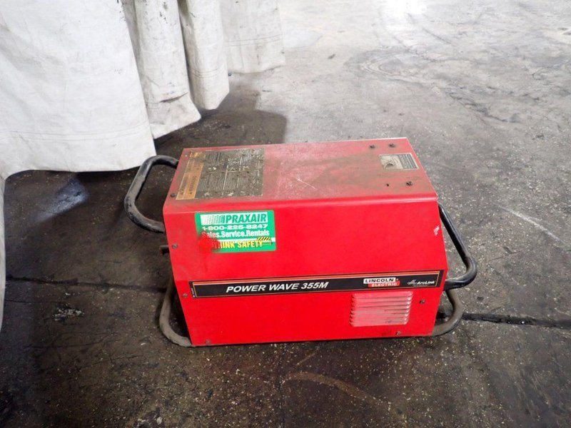 LINCOLN 350 A WELDER  -  POWER WAVE 355