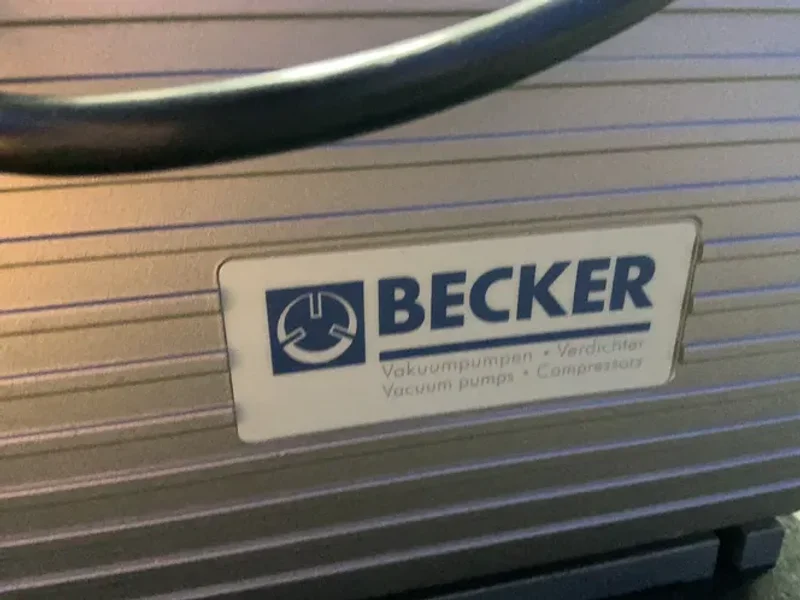 BECKER 0.66 KW VACUUM PUMP  -  VT 4.16