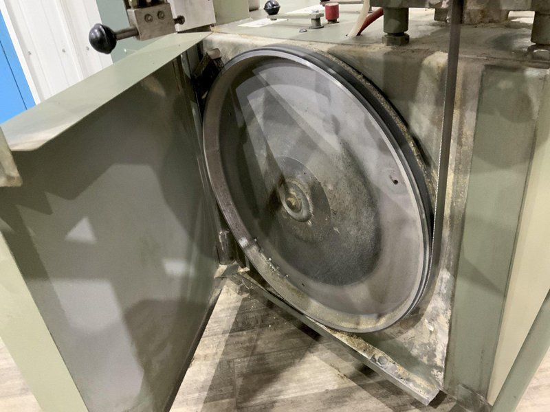 24" GROB MODEL 4V-24 VERTICAL BAND SAW: STOCK #81506