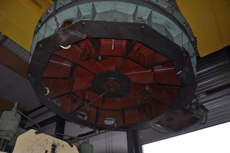 Turntable - dia 4200 mm x 80 ton
