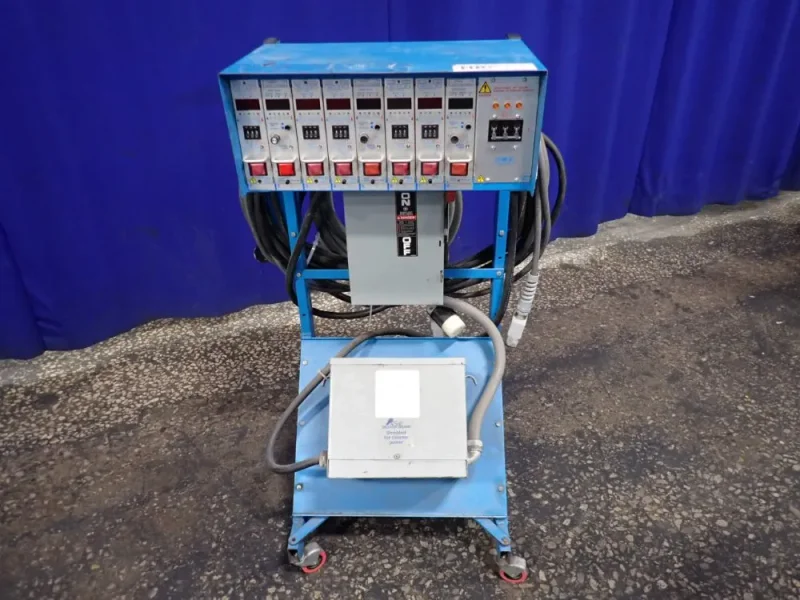 D-M-E COMPANY TEMPERATURE CONTROLLER
