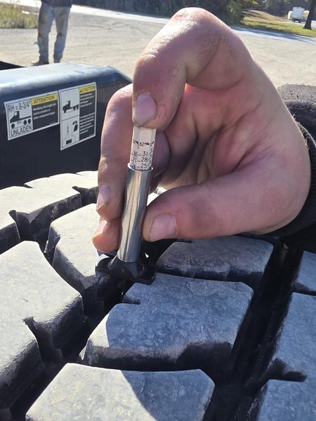 PETERBILT 567 - Trucks