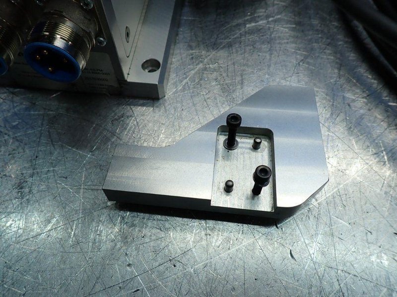 OMRON ACCURAX LINEAR MOTOR PICK &amp; PLACE SYSTEM  -  R88L-ES-PM-C110-B300-0001
