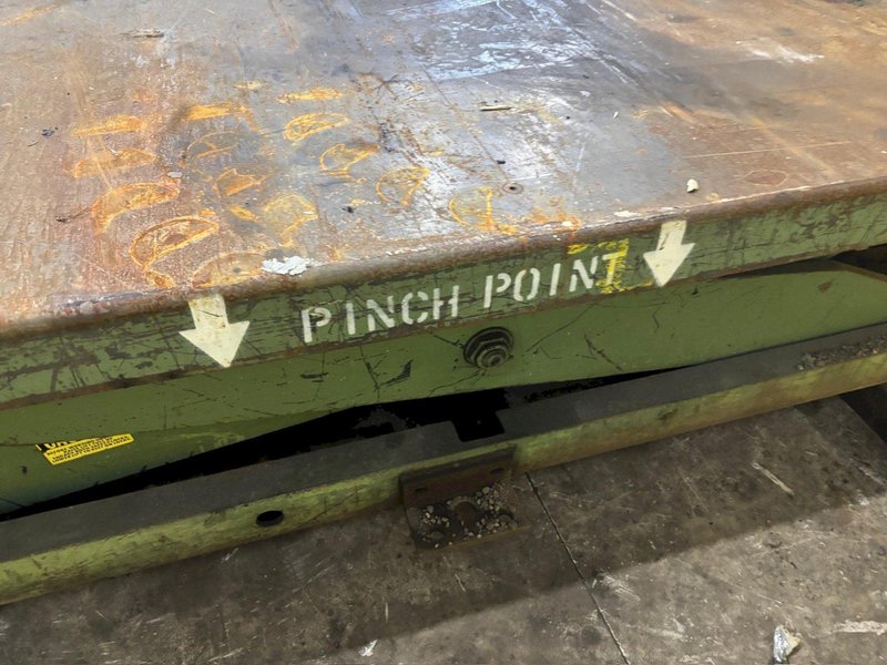 108&#039; X 48&quot; HYDRAULIC LIFT TABLE: STOCK #23555