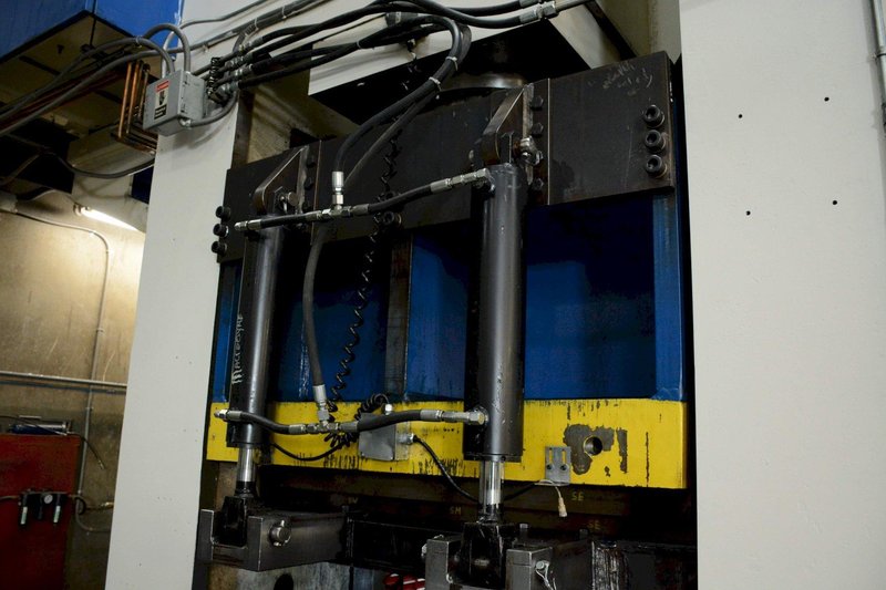 1500 TON MACRODYNE HYDRAULIC PUNCH PRESS: STOCK 70947
