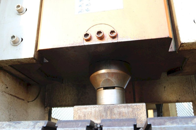 150 TON YAO SHENG MODEL TUVB-1J0P HYDRAULIC PRESS: STOCK 68629