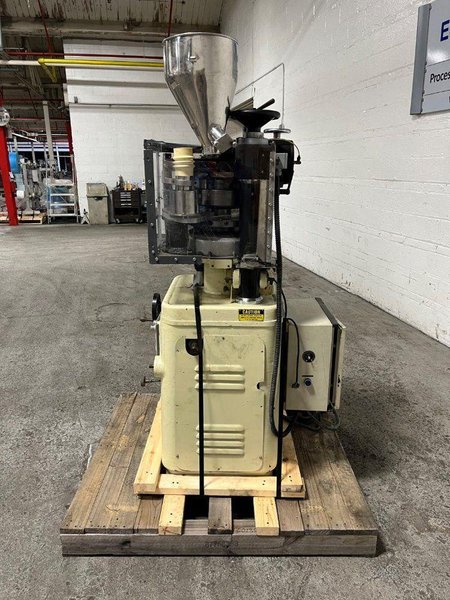 MANESTY 16 STATIONS 16 STATION BETAPRESS TABLET PRESS