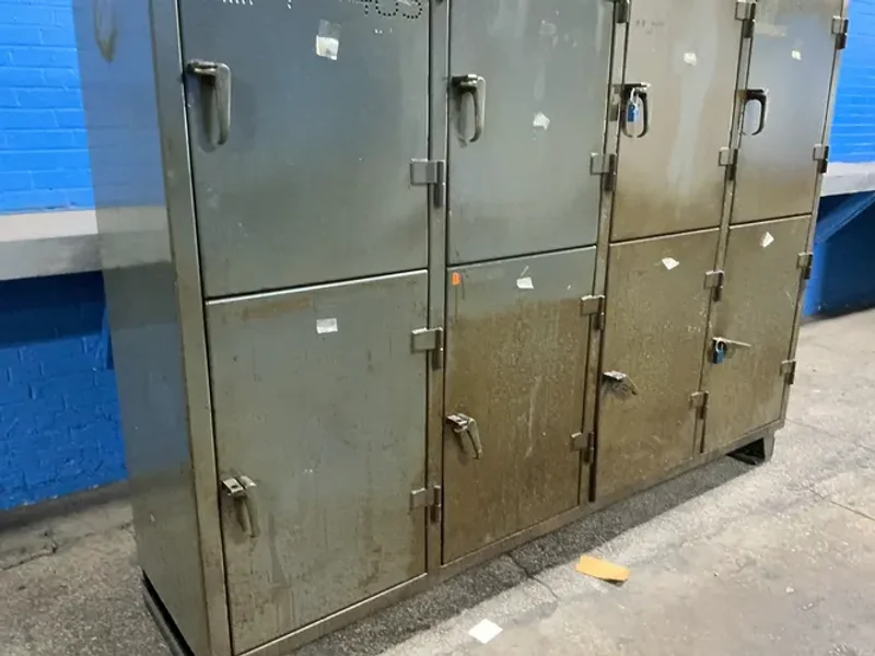 Strong Hold  8 Door Lockers