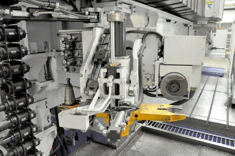 Mitsubishi MVR-40 Vertical Bridge Mill