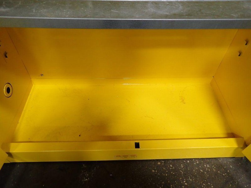 JUSTRITE 30 GAL FLAMMABLE LIQUID STORAGE CABINET