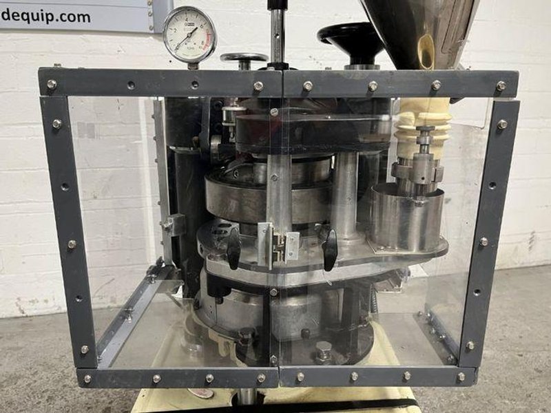 MANESTY 16 STATIONS 16 STATION BETAPRESS TABLET PRESS