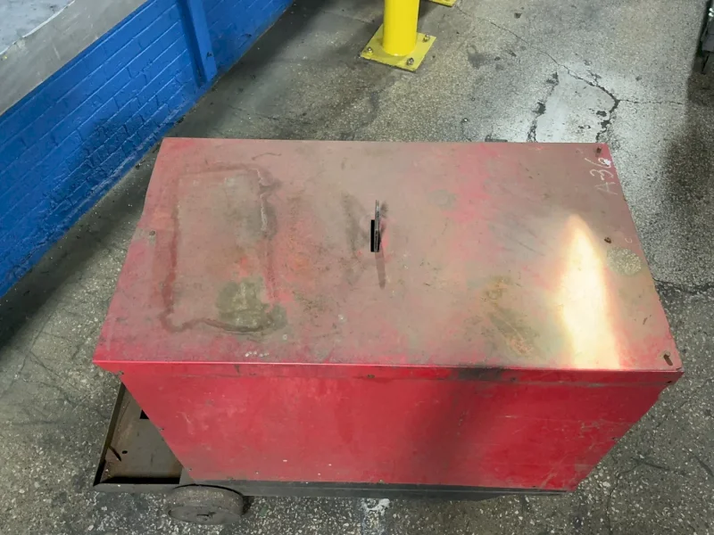 LINCOLN ELECTRIC 600 A WELDER  -  IDEALARC DC-600