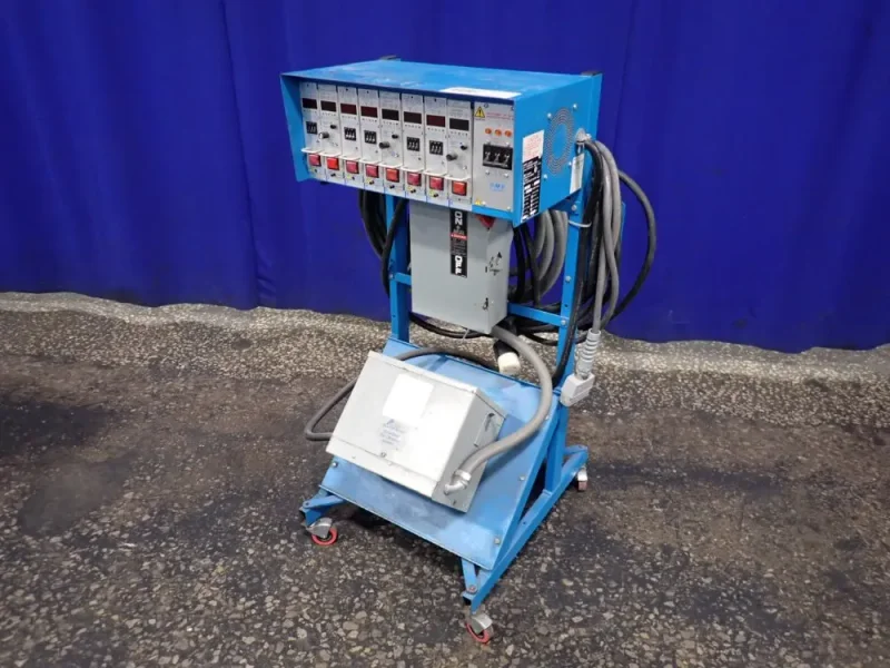 D-M-E COMPANY TEMPERATURE CONTROLLER
