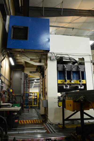 1500 TON MACRODYNE HYDRAULIC PUNCH PRESS, NEW 2004: STOCK #10046